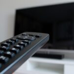 Czy pilot uniwersalny pasuje do każdego telewizora